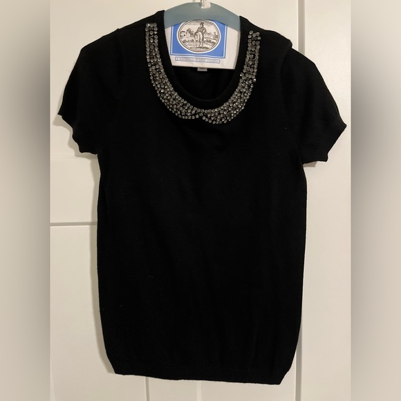Black short sleeve sweater with sparkle detail. - Picture 1 of 1